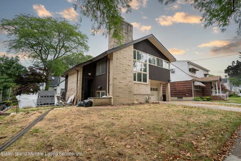 Photo of 97 W Raleigh Avenue, Staten Island, NY 10310 (MLS # 1156752)