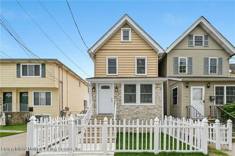 Photo of 92 Arlington Place, Staten Island, NY 10303 (MLS # 1165526)