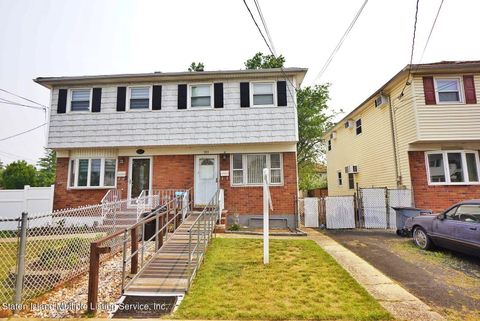 Photo of 311 Chesterton Avenue, Staten Island, NY 10306 (MLS # 1162402)