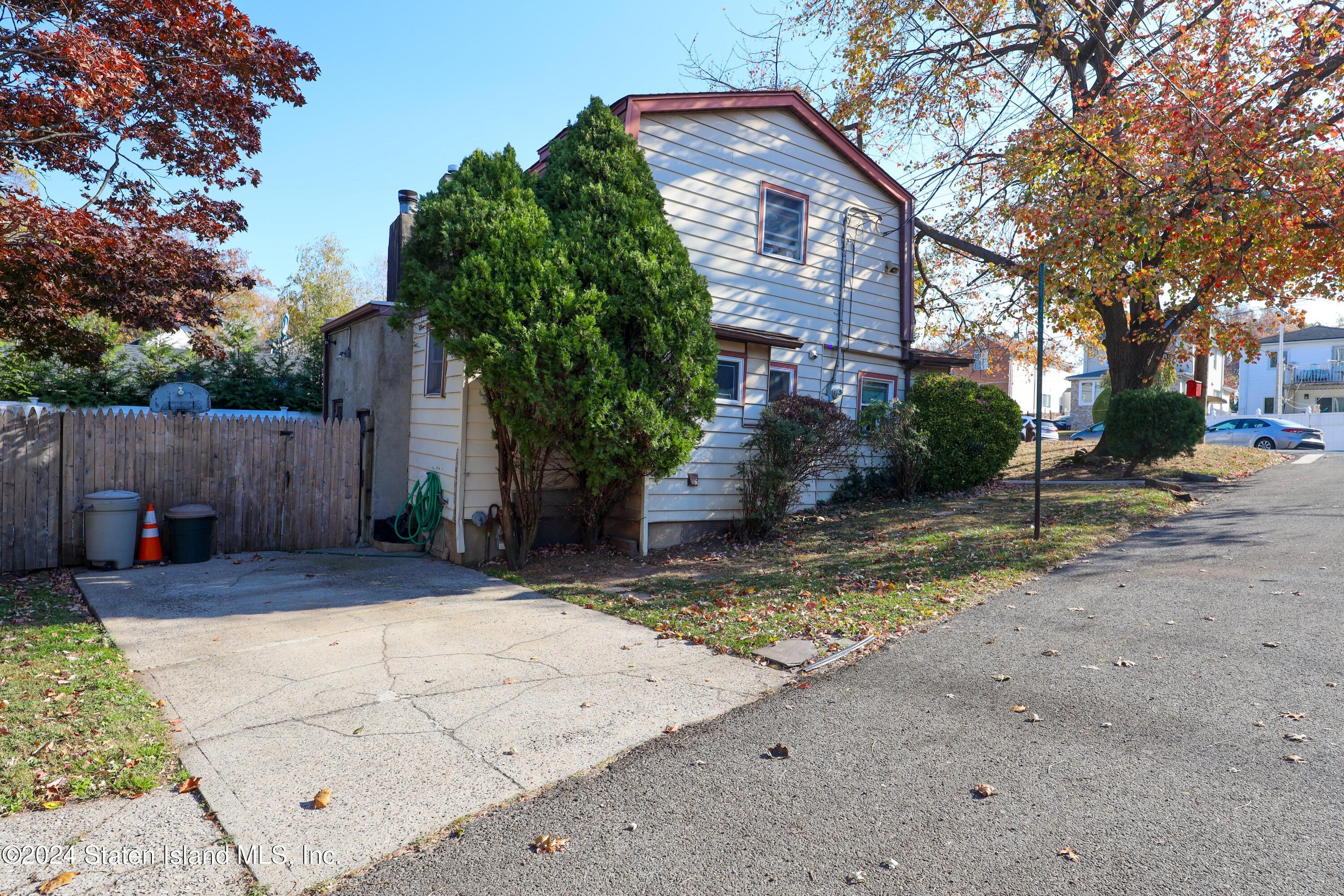 843 W Fingerboard Road, Staten Island, New York image 5