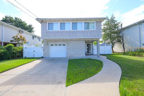 Photo of 20 Toddy Avenue, Staten Island, NY 10314 (MLS # 2504263)