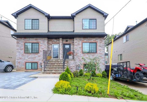 Photo of 962 Rockland Avenue, Staten Island, NY 10314 (MLS # 2503614)