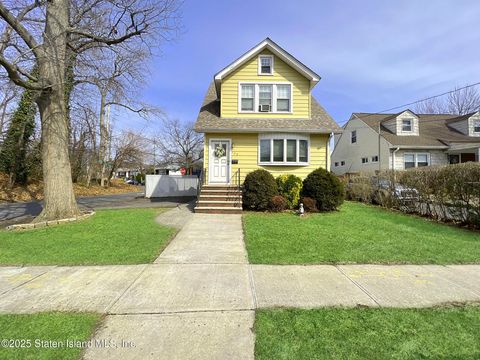 Photo of 109 Dale Avenue, Staten Island, NY 10306 (MLS # 2500925)