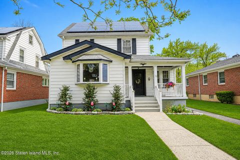 Photo of 19 Whitney Avenue, Staten Island, NY 10305 (MLS # 2602391)
