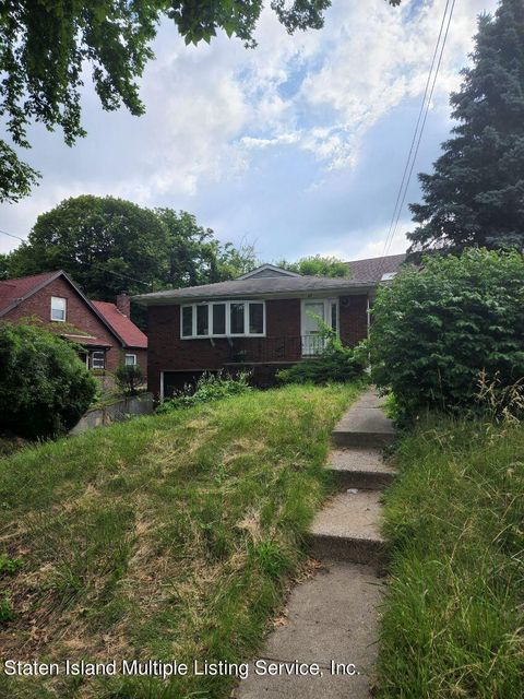 Photo of 81 Manor Road, Staten Island, NY 10310 (MLS # 1163984)