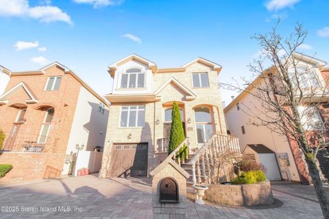 Photo of 11 Bogota Street, Staten Island, NY 10314 (MLS # 2501602)