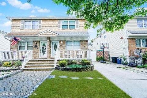 Photo of 376 Cortelyou Avenue, Staten Island, NY 10312 (MLS # 2503732)