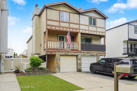 Photo of 175 Park Drive N, Staten Island, NY 10314 (MLS # 2603216)