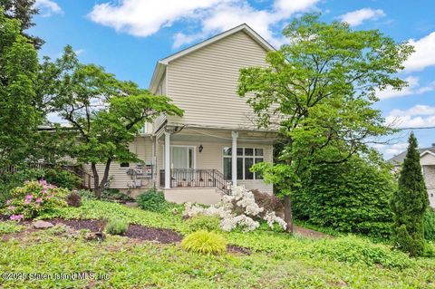 Photo of 65 Cedarcliff Road, Staten Island, NY 10301 (MLS # 2601389)