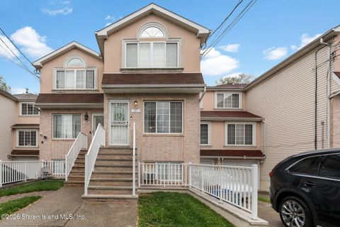 Photo of 1319 Rockland Avenue, Staten Island, NY 10314 (MLS # 2602549)