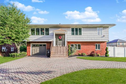 Photo of 197 Ardsley Street, Staten Island, NY 10306 (MLS # 2505347)