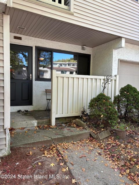 Photo of 120 Surfside Plaza, Staten Island, NY 10307 (MLS # 2404899)