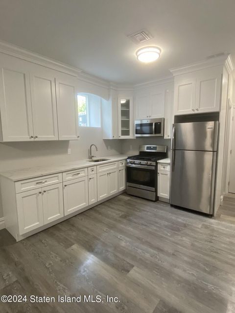 Photo of 446 Vineland Avenue, Staten Island, NY 10312 (MLS # 2403694)