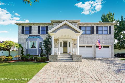 Photo of 298 Kramer Avenue, Staten Island, NY 10309 (MLS # 2504782)