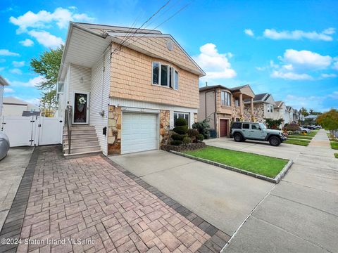 Photo of 41 Firth Road, Staten Island, NY 10314 (MLS # 2405885)
