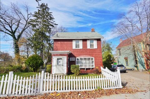 Photo of 6901 Amboy Road, Staten Island, NY 10309 (MLS # 1165485)