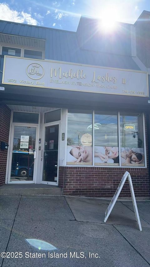 Photo of 1672 Victory Boulevard, Staten Island, NY 10314 (MLS # 2506033)