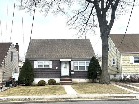 Photo of 273 Gansvoort Boulevard, Staten Island, NY 10314 (MLS # 2501203)