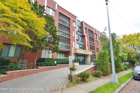 Photo of 41 Wellington Court #3i, Staten Island, NY 10314 (MLS # 1165019)
