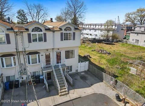 Photo of 10 Noah Court #1, Staten Island, NY 10303 (MLS # 2504386)