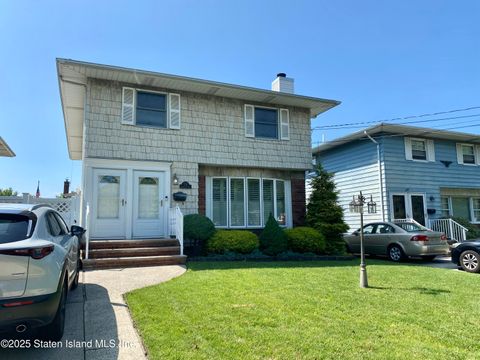 Photo of 274 Wilder Ave Ave, Staten Island, NY 10306 (MLS # 2503563)