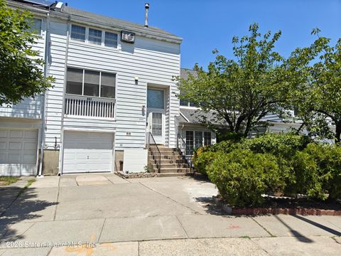 Photo of 239 Dover Green, Staten Island, NY 10312 (MLS # 2603786)