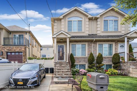 Photo of 191 Oakdale Street, Staten Island, NY 10308 (MLS # 2600961)