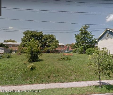Photo of 2086 Richmond Avenue, Staten Island, NY 10314 (MLS # 1117570)
