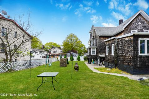 Photo of 56 Mark Street, Staten Island, NY 10304 (MLS # 2402842)