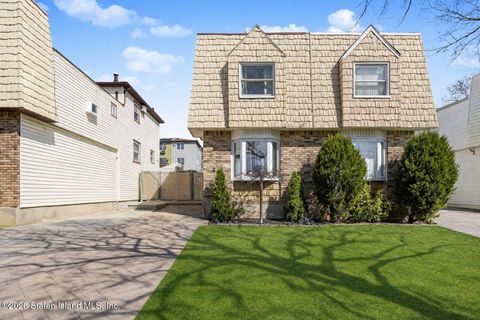 Photo of 293 Brookfield Avenue, Staten Island, NY 10308 (MLS # 2601307)