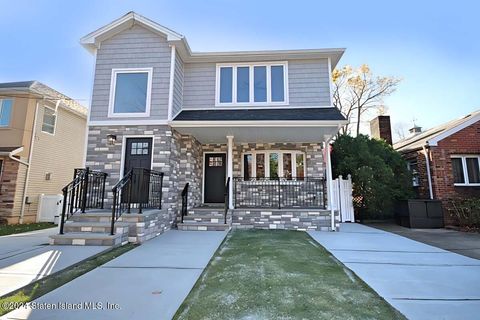 Photo of 62 Barton Avenue, Staten Island, NY 10306 (MLS # 2406538)