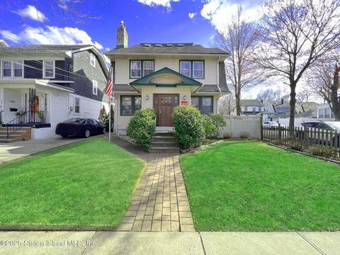 Photo of 204 Morrison Avenue, Staten Island, NY 10310 (MLS # 2501648)