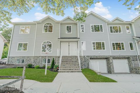 Photo of 10 Ludwig Street, Staten Island, NY 10310 (MLS # 2505941)