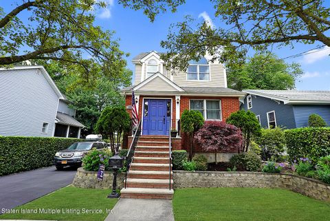 Photo of 179 Windsor Road, Staten Island, NY 10314 (MLS # 1162964)