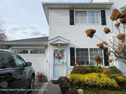 Photo of 517 Tarrytown Avenue, Staten Island, NY 10306 (MLS # 1159130)