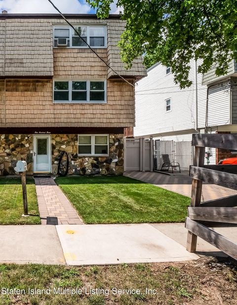 Photo of 103 Zoe Street, Staten Island, NY 10305 (MLS # 1161711)