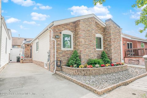 Photo of 298 Green Valley Road Rd, Staten Island, NY 10312 (MLS # 2503629)