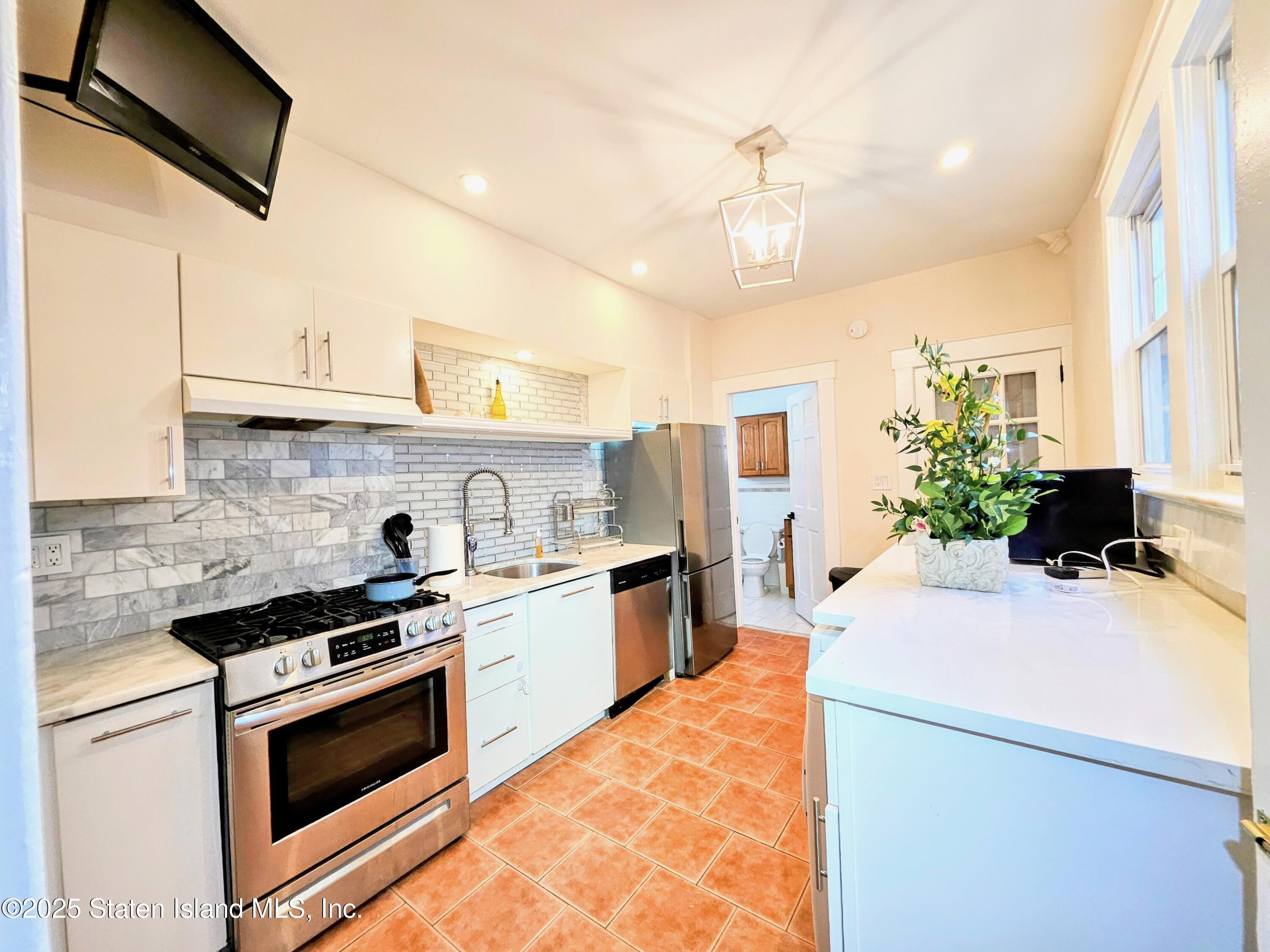 674 Castleton Avenue, Staten Island, New York image 8