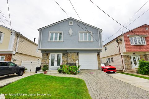 Photo of 24 Signs Road, Staten Island, NY 10314 (MLS # 1163689)