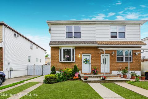 Photo of 482 Dongan Hills Avenue, Staten Island, NY 10305 (MLS # 2403178)