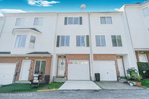 Photo of 78 Amanda Court, Staten Island, NY 10312 (MLS # 2504934)