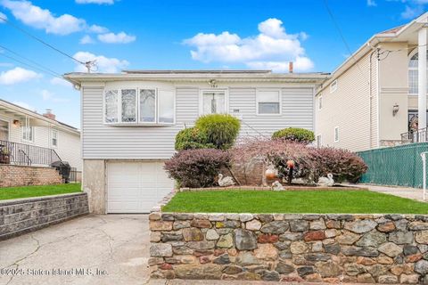 Photo of 199 King Street, Staten Island, NY 10308 (MLS # 2502093)