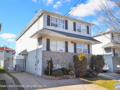 Photo of 18 Globe Avenue, Staten Island, NY 10314 (MLS # 1160919)