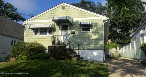 Photo of 293 Gower Street, Staten Island, NY 10314 (MLS # 2601381)
