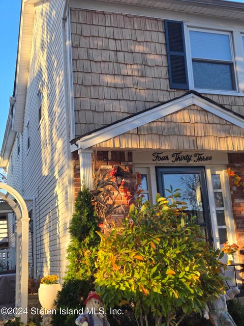 Photo of 433 Barlow Avenue, Staten Island, NY 10308 (MLS # 2600624)