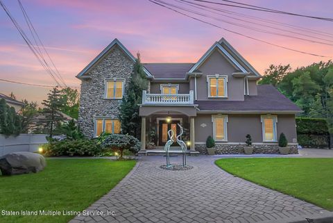 Photo of 420 Jansen Street, Staten Island, NY 10312 (MLS # 2401607)