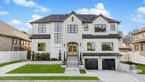 Photo of 480 Butler Boulevard, Staten Island, NY 10309 (MLS # 2601542)