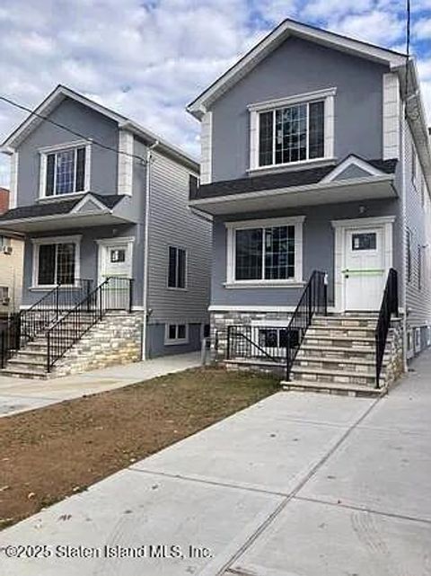 Photo of 33 Simonson Avenue, Staten Island, NY 10303 (MLS # 2506095)