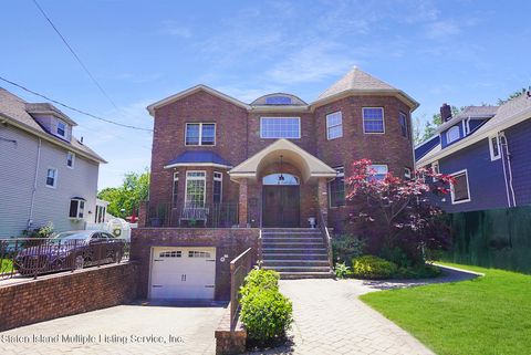 Photo of 140 Egbert Avenue #A, Staten Island, NY 10310 (MLS # 1165574)