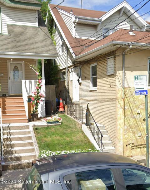 Photo of 570 Forest Avenue, Staten Island, NY 10310 (MLS # 2403583)